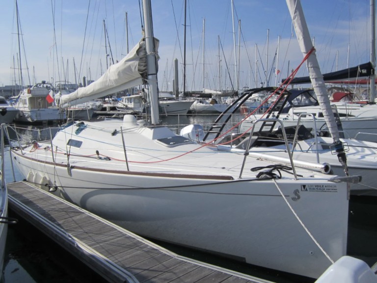 Rent a First 27.7 (2 cab) First 27.7 Port-Haliguen