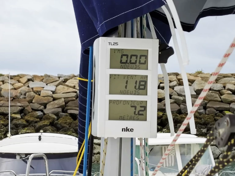 Yacht charter Port-Haliguen cheap First 27.7