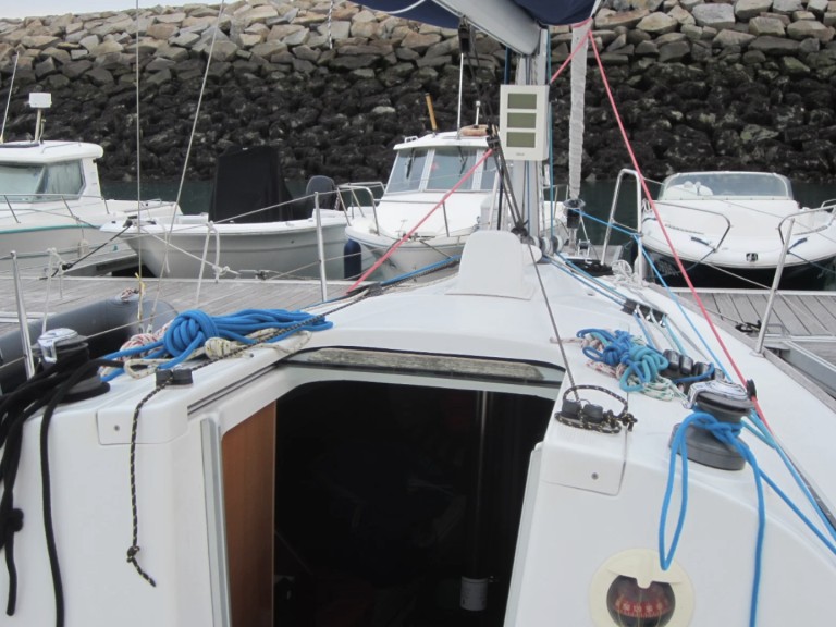 Sailboat rental in Port-Haliguen - First 27.7 (2 cab) First 27.7