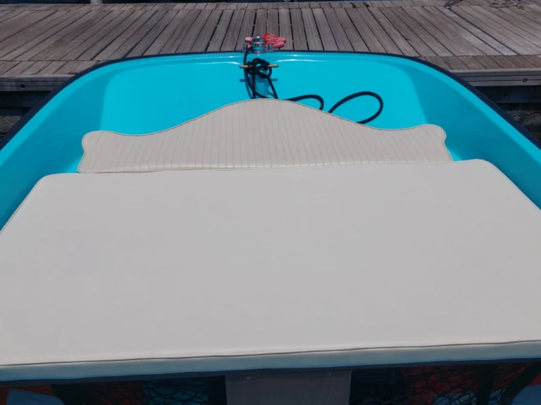 Motorboat rental with or without captain Boston Whaler Aci Trezza