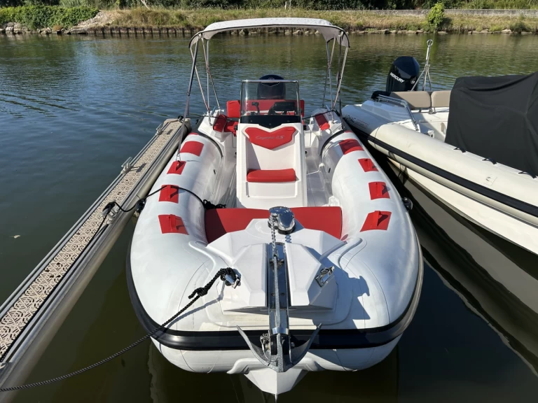 Yacht charter Hyères cheap Cayman 21 Sport