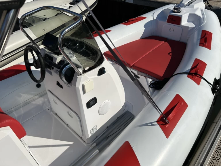 Ranieri Cayman 21 Sport charter bareboat or captained in  Hyères