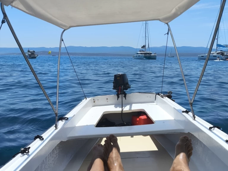 Motorboat for rent Bol at the best price