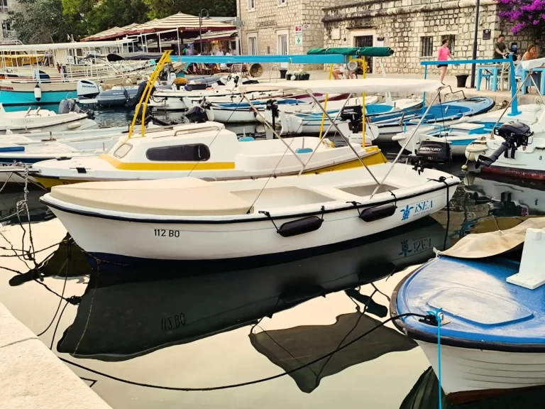 Yacht charter Bol cheap Pasara