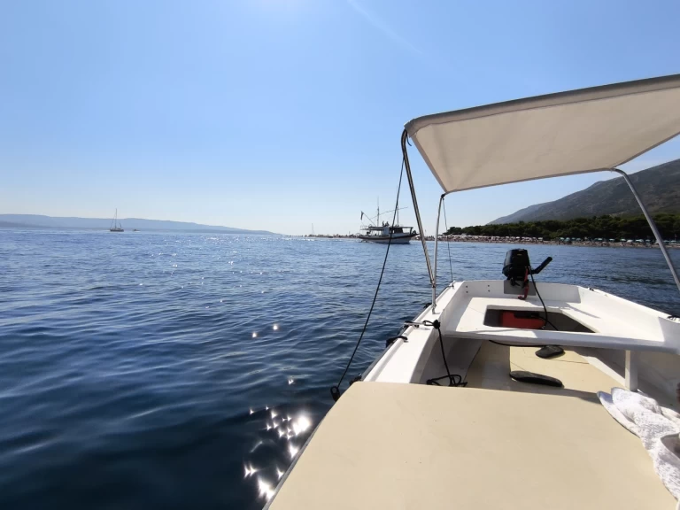 Motorboat for rent Bol at the best price