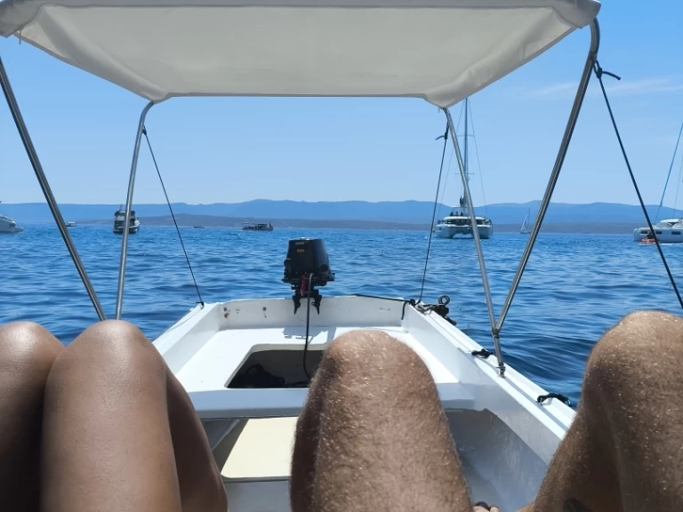 Motorboat rental with or without captain Pasara Bol