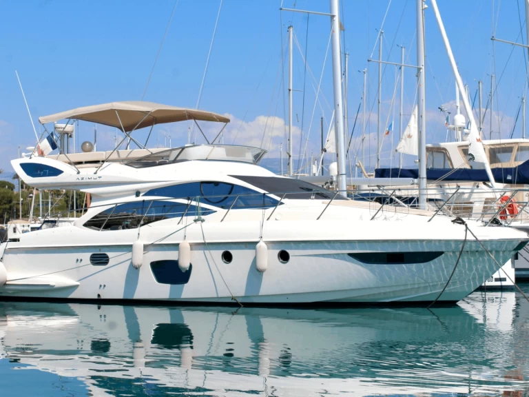 Motorboat for rent Antibes at the best price