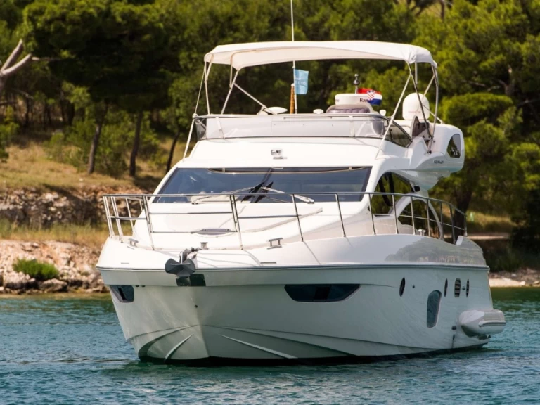 Rent a Azimut Azimut 47 Fly Antibes