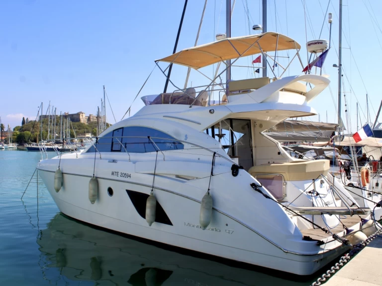 Motorboat for rent Antibes at the best price