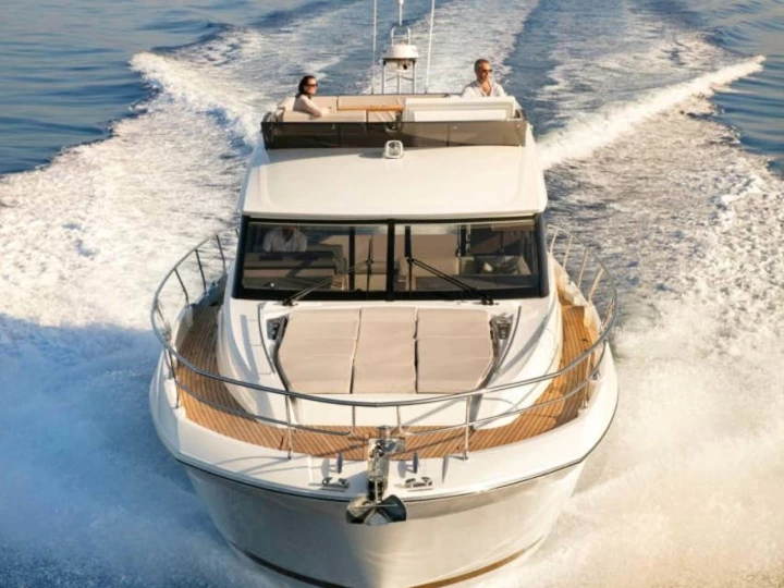 Jeanneau Prestige 520 Fly in Porto-Vecchio on SamBoat