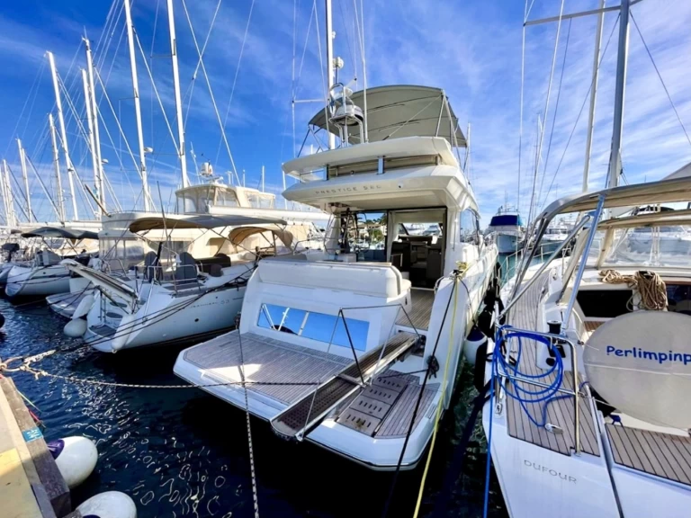 Yacht charter Porto-Vecchio cheap Prestige 520 Fly