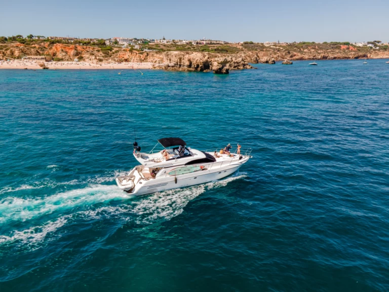 Azimut Azimut 58 Fly in Vilamoura on SamBoat