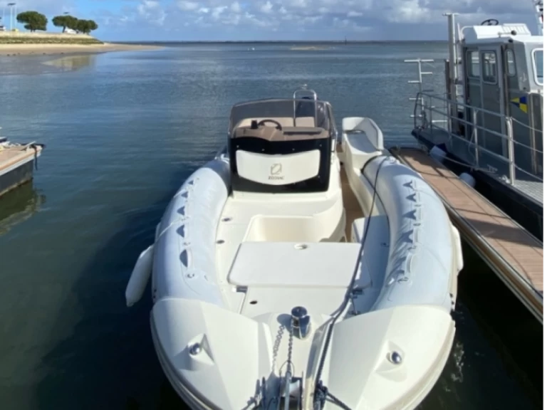 Rent a Zodiac NZ-O 760 Cap Ferret