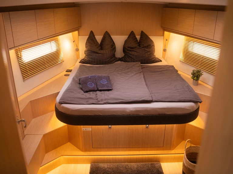 Sailboat for rent Cala d'Or at the best price