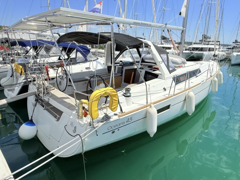 Sailboat rental in Sukošan - Bénéteau Oceanis 45