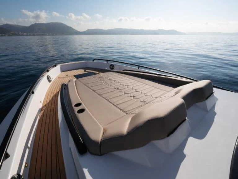 Motorboat rental with or without captain Salpa Porto Badino