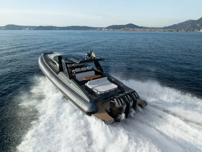 Motorboat for rent Poltu Quatu at the best price