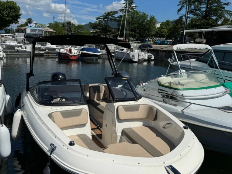 Motorboat rental in Grand Port d'Aix-les-Bains - Bayliner VR4