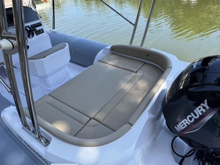 Predator 650 in Mandelieu-la-Napoule on SamBoat