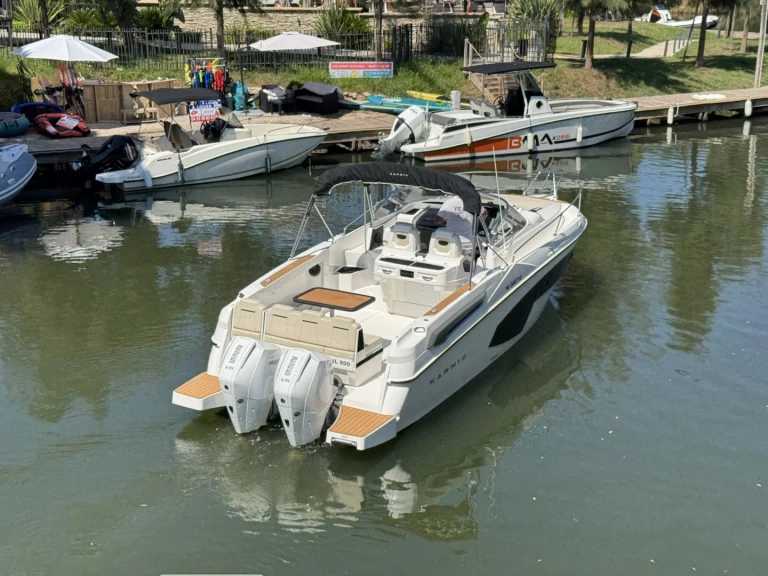 Bareboat Rental Motorboat Karnic with a boat licence