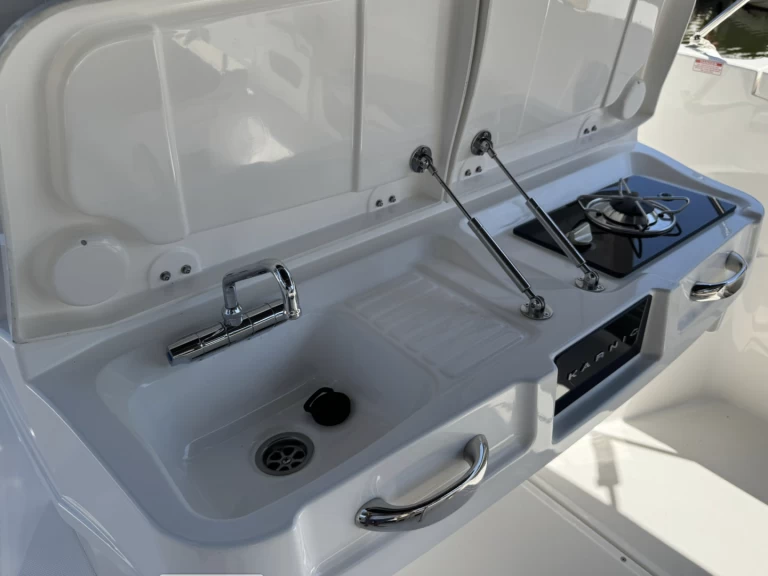 Motorboat for rent Mandelieu-la-Napoule at the best price