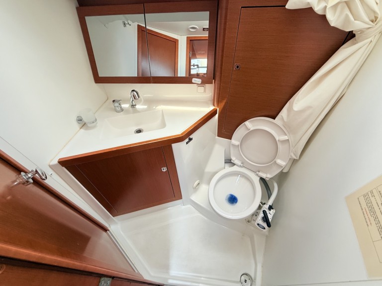 Yacht charter Sukošan cheap Oceanis 45