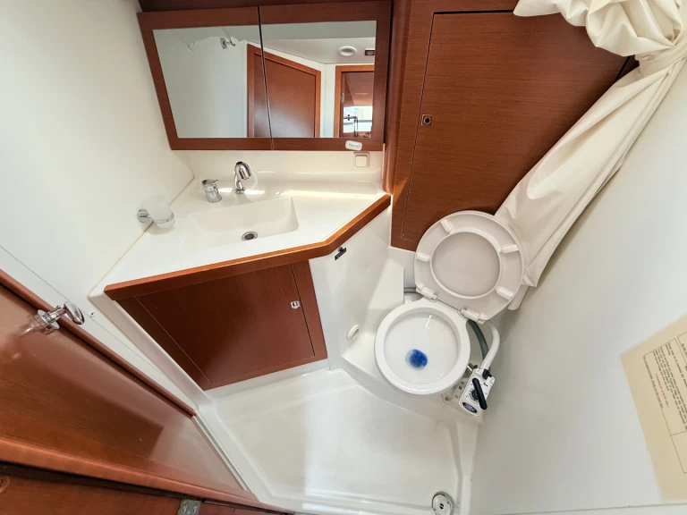 Yacht charter Sukošan cheap Oceanis 45