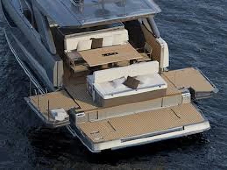 Jeanneau DB/43 in Port Grimaud on SamBoat