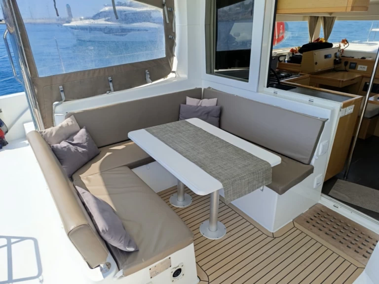 Catamaran rental in Cannes - Lagoon Lagoon 40