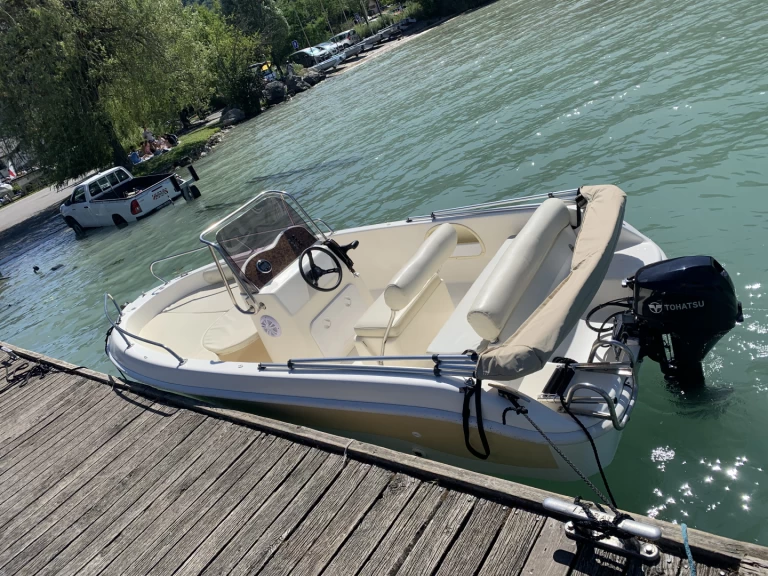 Motorboat rental with or without captain Beluga Annecy