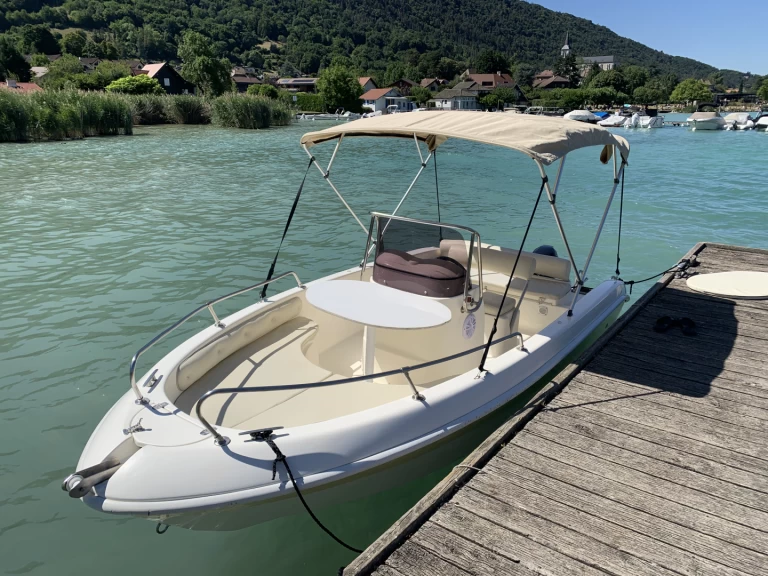 Motorboat for rent Annecy at the best price