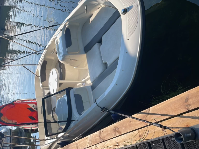 Yacht charter Conjux cheap Element E5