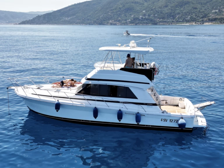 Motorboat for rent Alassio at the best price
