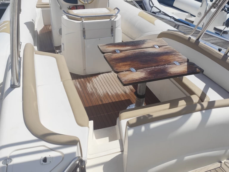 Bareboat Rental RIB Bsc with a boat licence