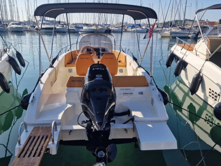 Motorboat rental with or without captain Prua al vento Pula