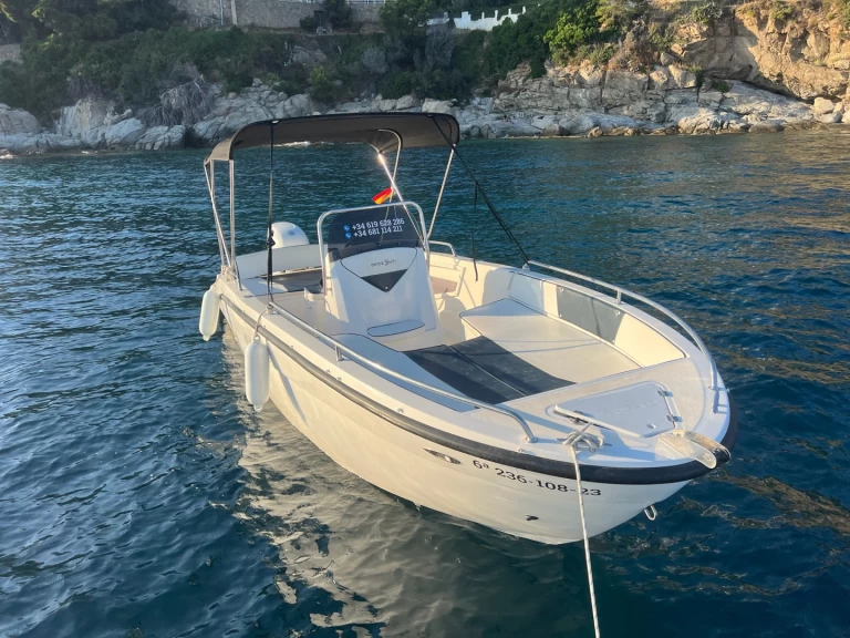 Bareboat Rental Motorboat Orizzonti with a boat licence