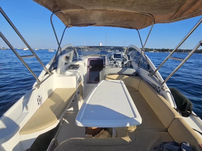 Motorboat rental in Mandelieu-la-Napoule - Bénéteau Monte Carlo 27