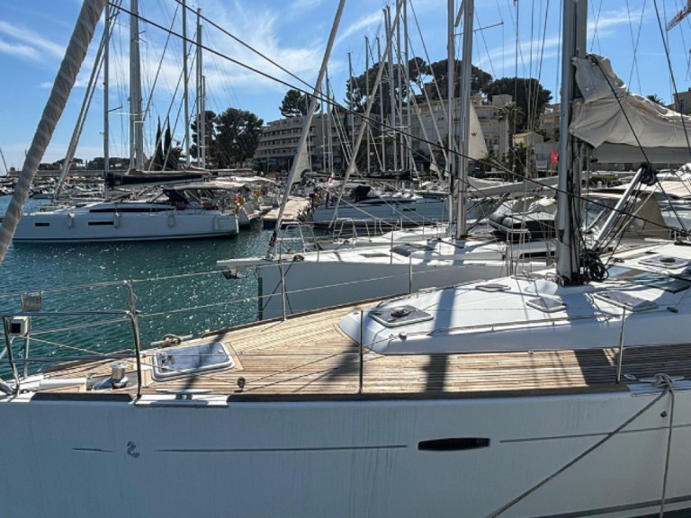 Sailboat rental with or without captain Bénéteau Hyères