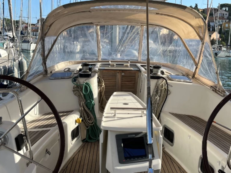 Sailboat for rent Hyères at the best price