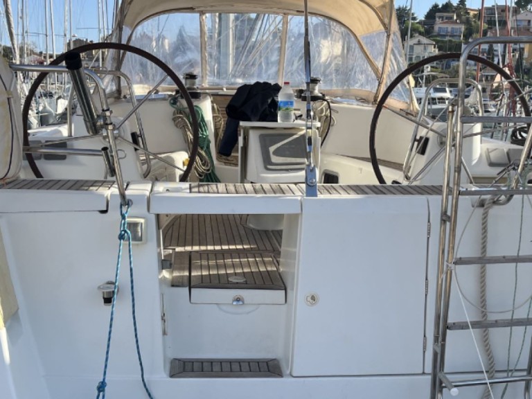 Bénéteau Oceanis 50 charter bareboat or captained in  Hyères