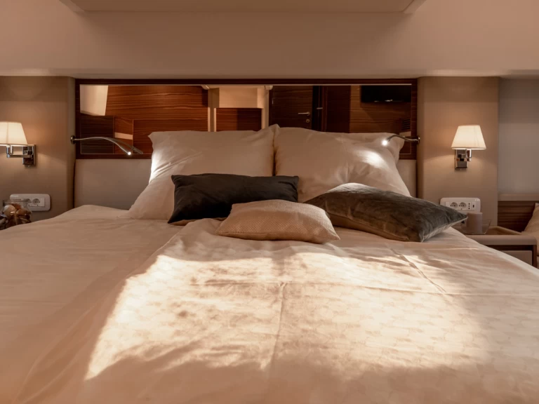 Luxury Yacht for rent Setúbal at the best price