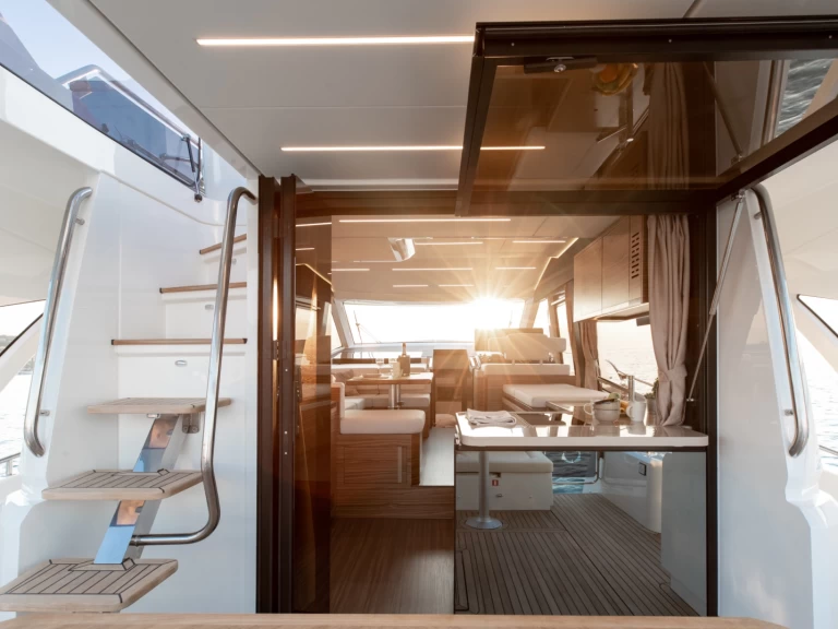 Rent a Greenline Greenline 45 Fly Setúbal