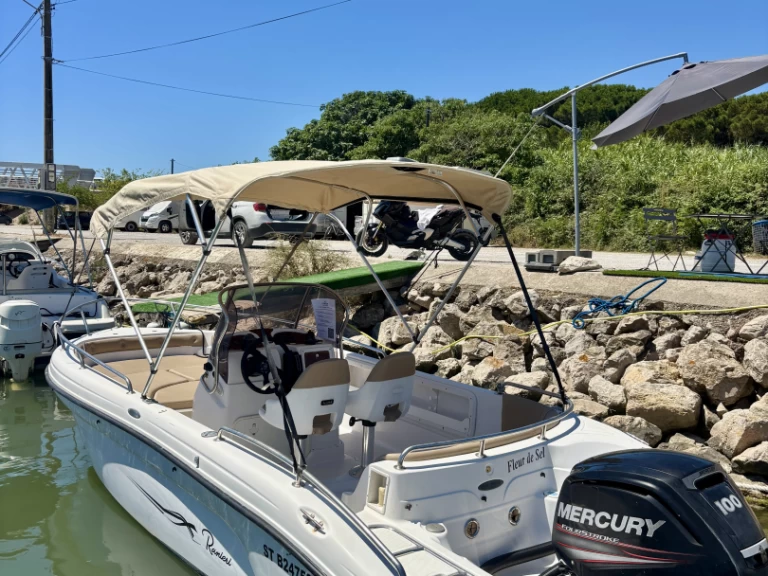 Motorboat for rent Carnon-Plage at the best price