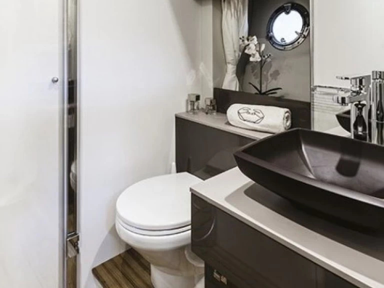 Rent a Cranchi Cranchi M44 HT Beaulieu-sur-Mer