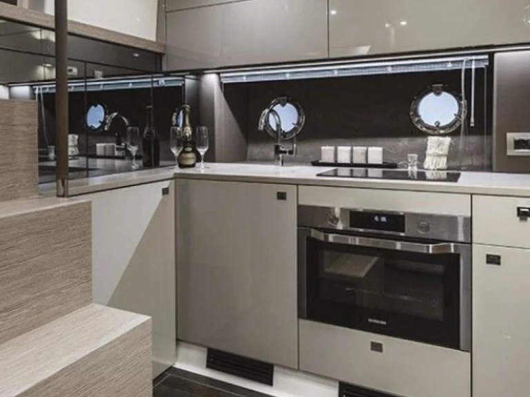 Yacht charter Beaulieu-sur-Mer cheap Cranchi M44 HT