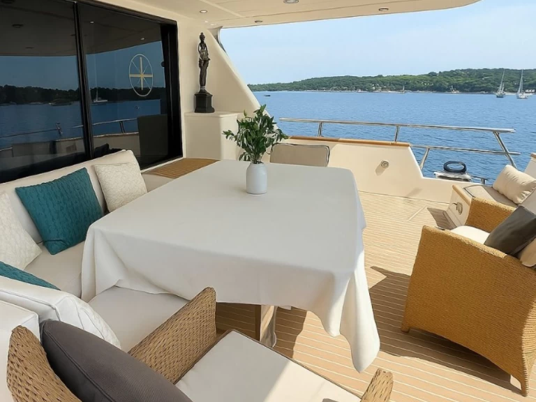 Luxury Yacht rental with or without captain Falcon Saint-Tropez