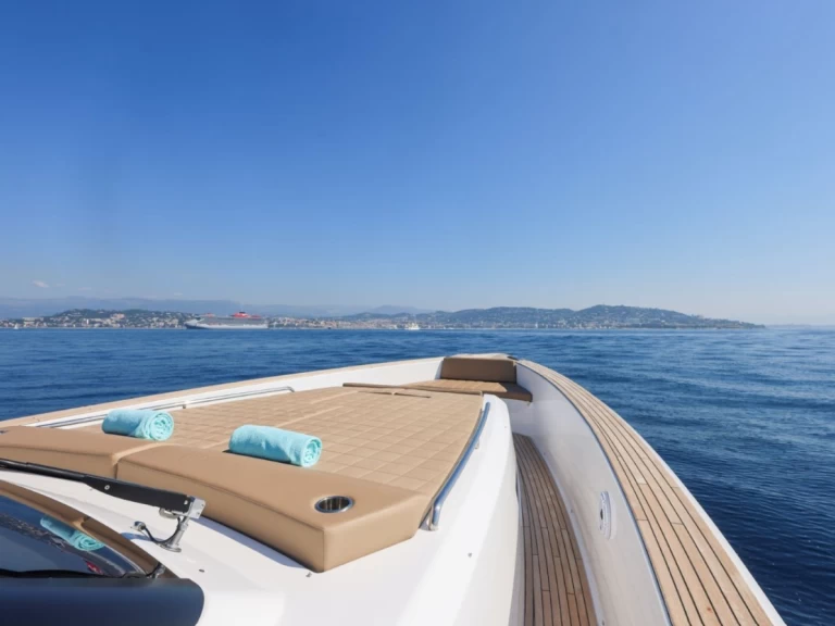Rent a Pardo Yachts Pardo 50 Cannes