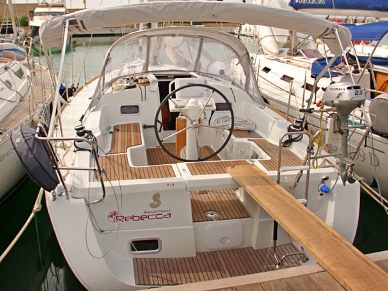 Rent a Bénéteau Oceanis 34 San Vincenzo