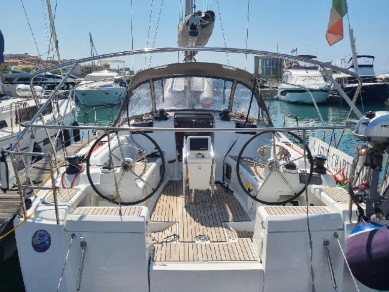 Sailboat rental with or without captain Jeanneau San Vincenzo
