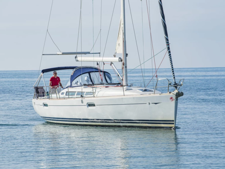 Sailboat for rent San Vincenzo at the best price